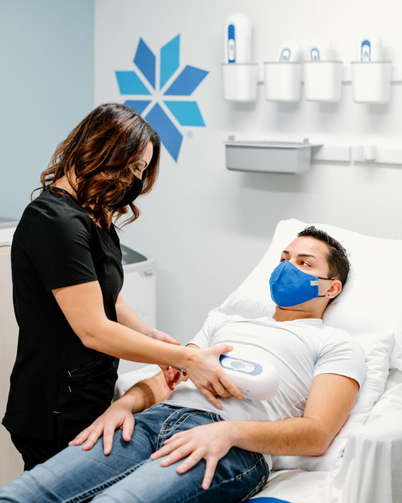 Man getting a Coolsculpting treatment