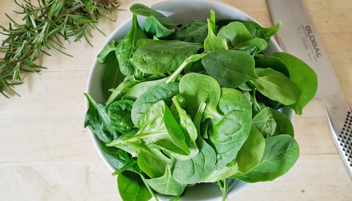 Leafy greens to repair gut health