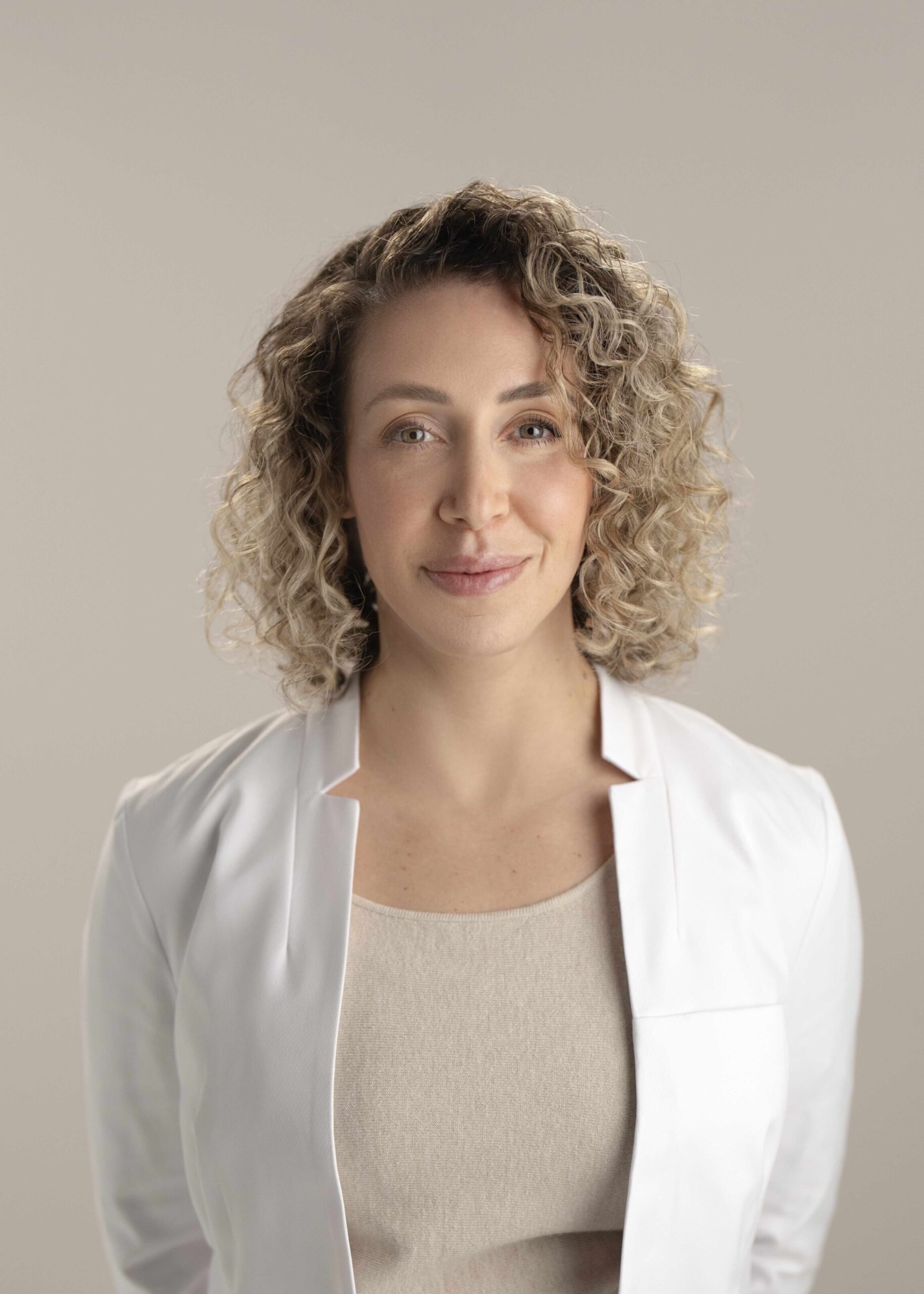 Expert facelift surgeon, Dr. Michelle Sieffert
