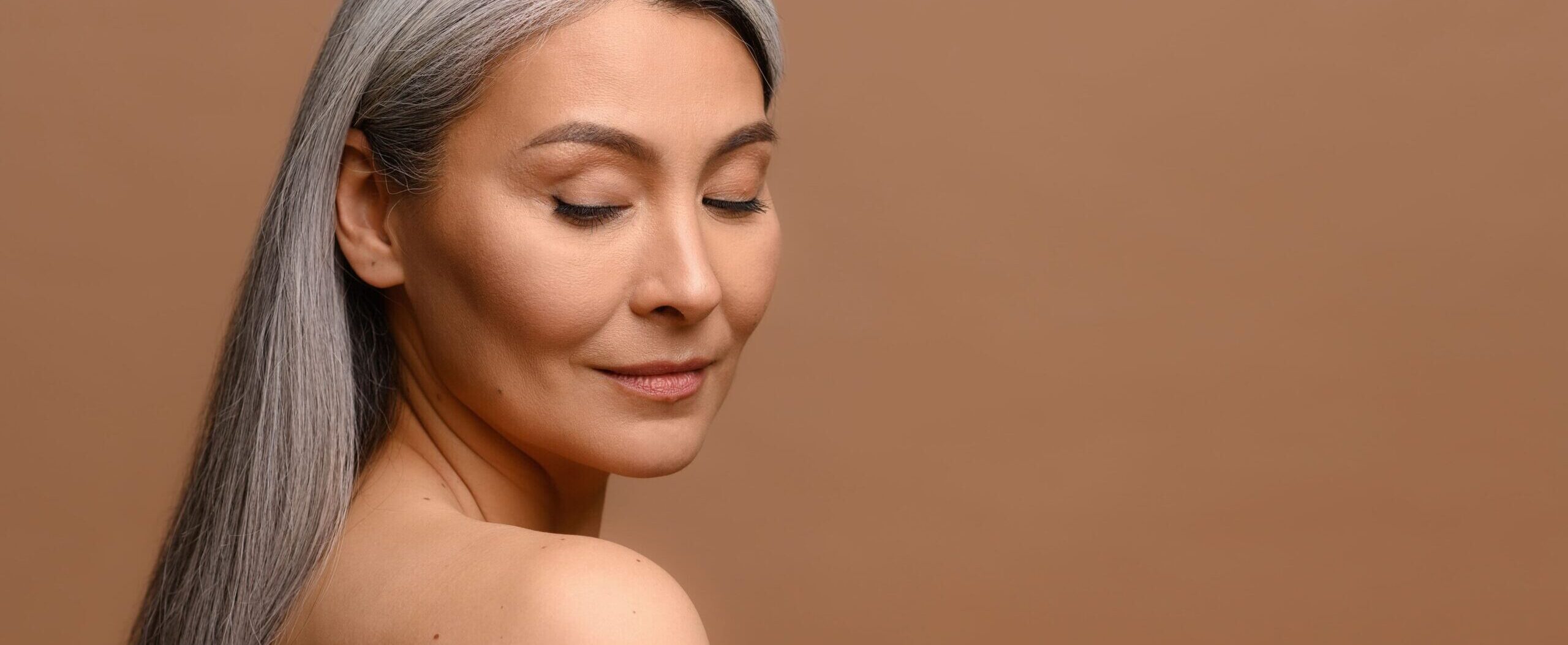 What is the difference between traditional and deep-plane facelift? 