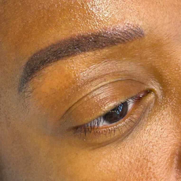 A close up look at combo brows right after treatment