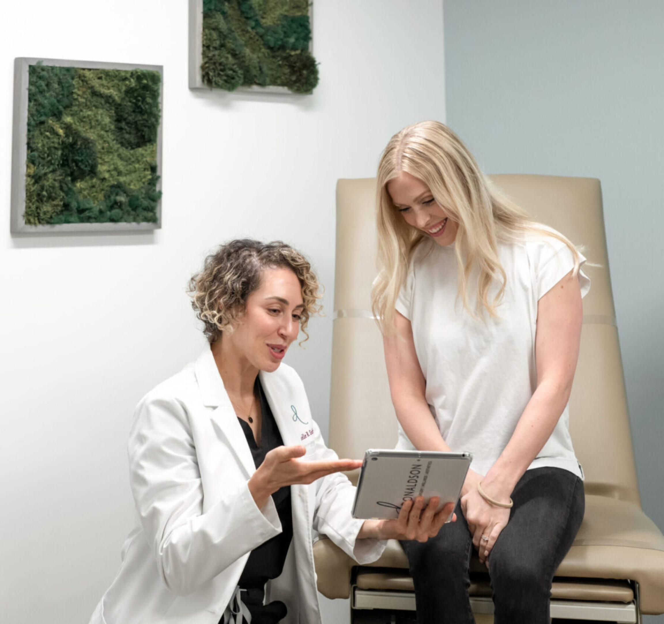 Dr. Sieffert discussing alternatives to BBL surgery with a patient in Dublin, Ohio