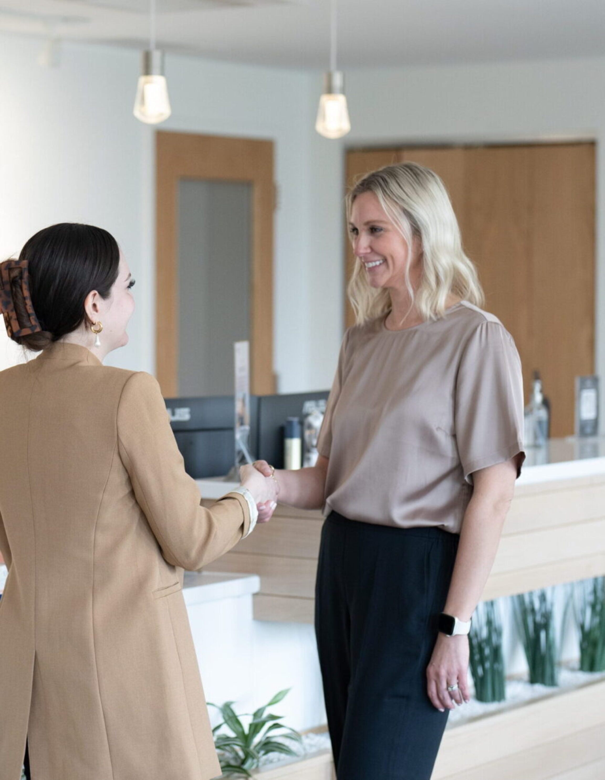 Certified Dietitian Colleen Bush meeting with a functional medicine patient in Dublin, Ohio