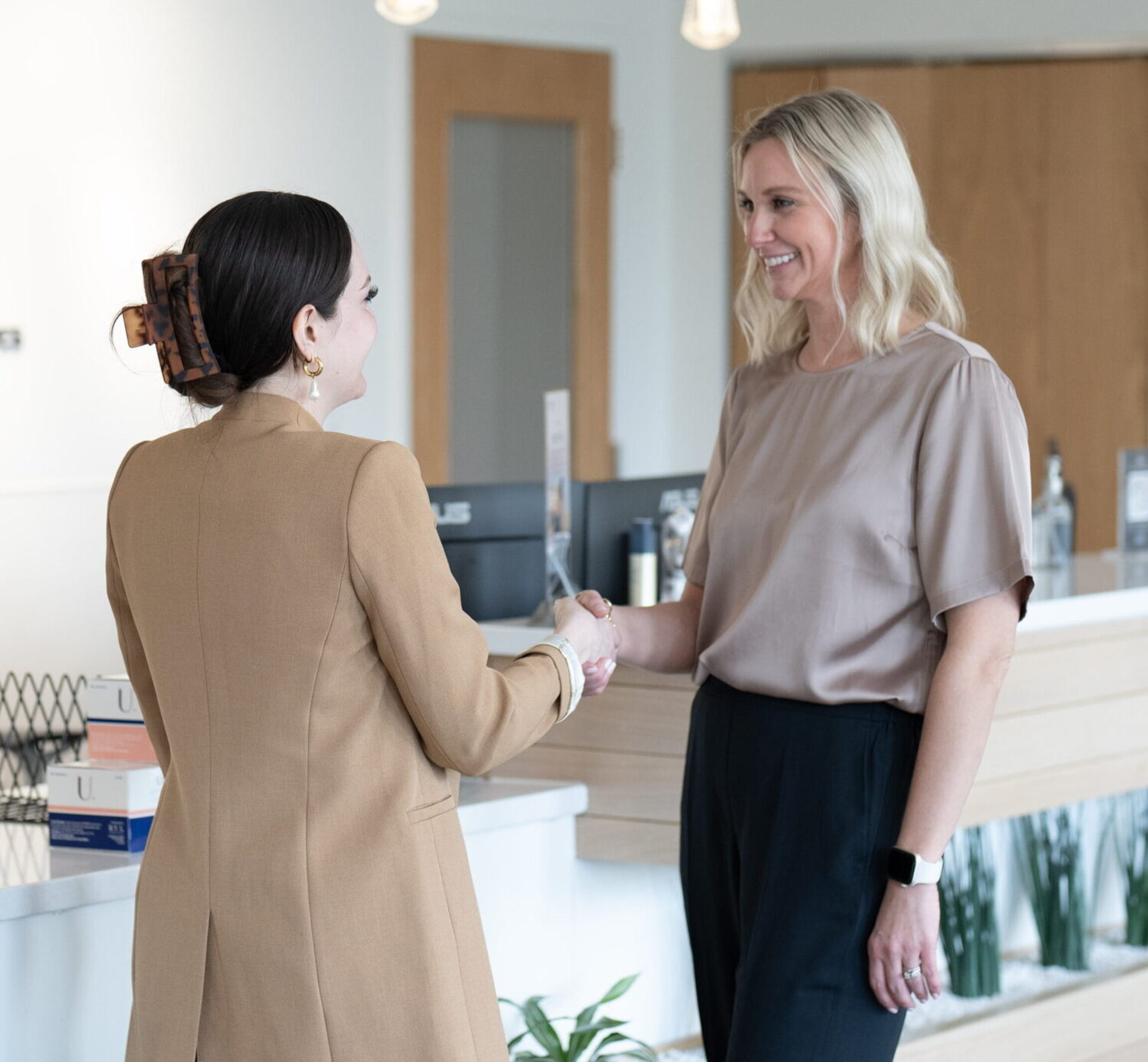 Colleen Bush, RDN, meeting with a patient to discuss treatment options after meeting at a corporate wellness event sponsored by Donaldson